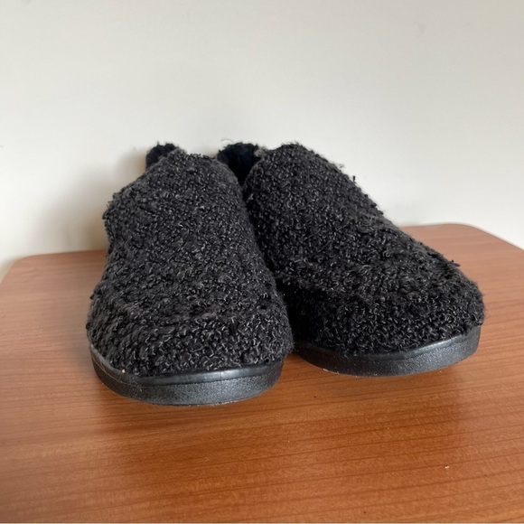 Vionic Malibu Slip On Supportive Sneaker in Black Boucle - size 7 - Picture 2 of 7